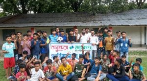 তরুণদের খেলাধুলায় ফেরাতে গাংনীতে বসুন্ধরা শুভসংঘের তিন মাসব্যাপী ফুটবল বিতরণ কর্মসূচি