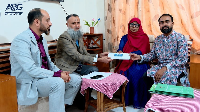 জীবনের লড়াইয়ে একটুকরো আশার আলো—শিক্ষিকা ইয়াসমিন আরার পাশে আনভীর বসুন্ধরা গ্রুপ ফাউন্ডেশন।