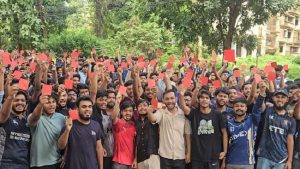 চুয়েটের নতুন ভিসিকে লাল কার্ড শিক্ষার্থীদের, চলছে শিক্ষক-কর্মকর্তাদের কর্মবিরতি